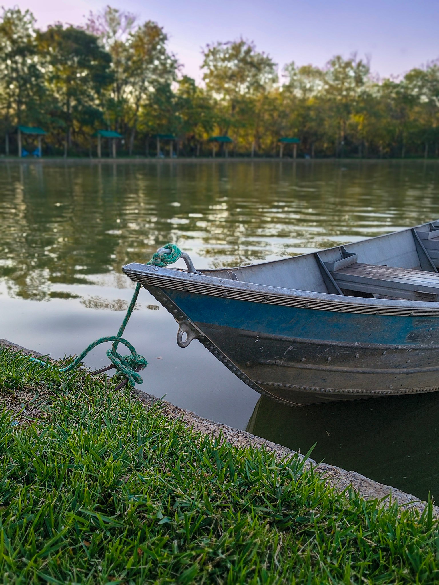 Tanque de pesca com visitantes