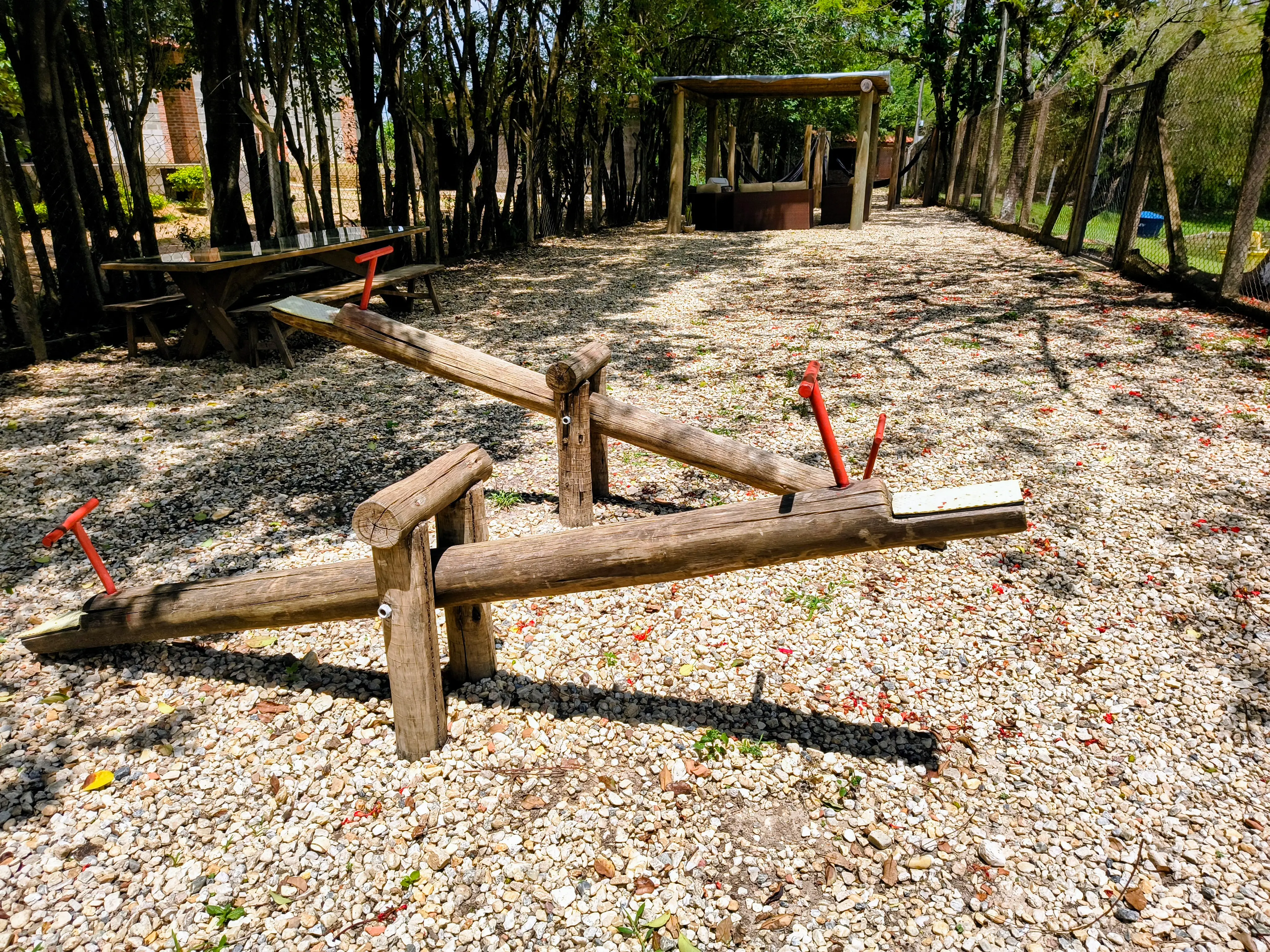 Gangorra no parquinho infantil